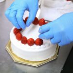 製造中の「苺のショートケーキ・ブラン」イメージ