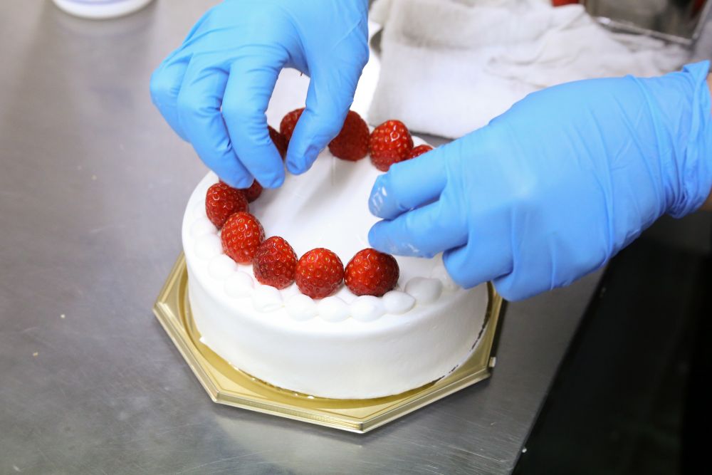 製造中の「苺のショートケーキ・ブラン」イメージ