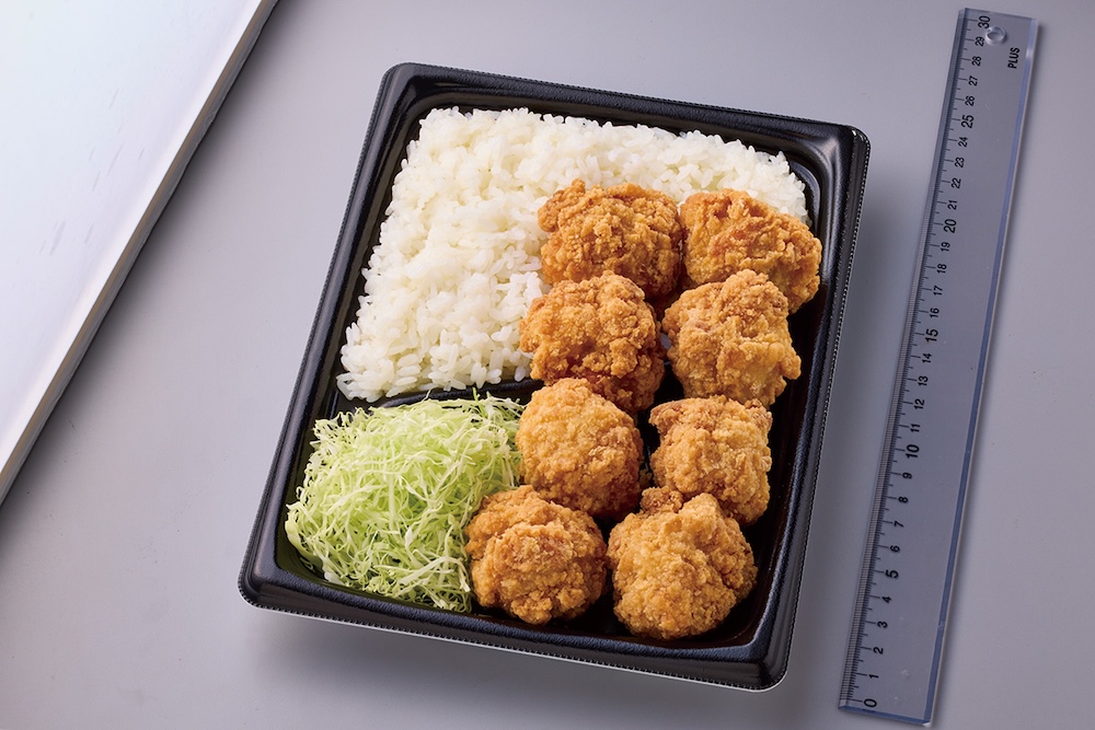 2月10日より発売される「盛りすぎ！鶏のから揚げ弁当」税込み592円