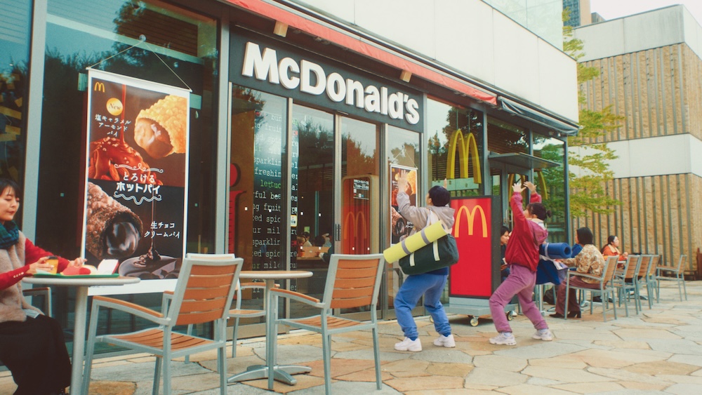 マクドナルドの新テレビCM「私のせいじゃない！」篇の場面ビジュアル