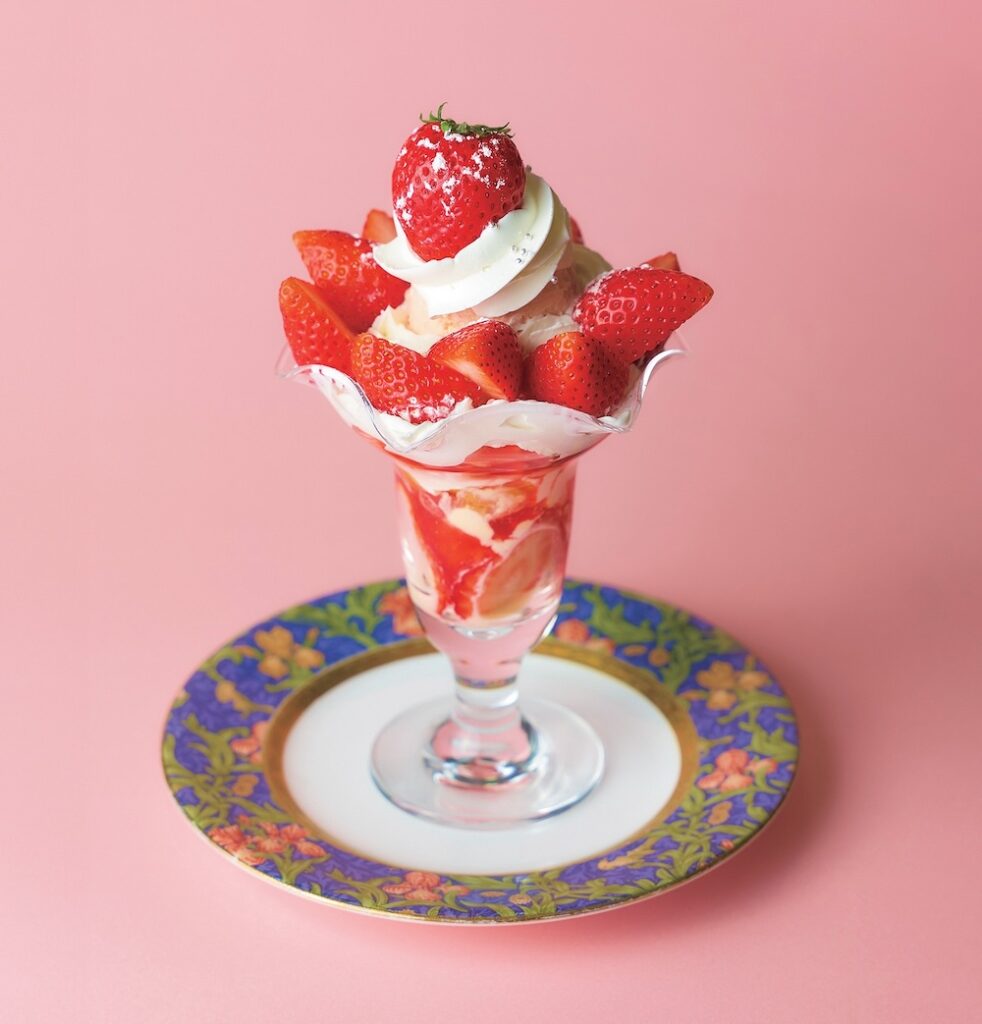 「ル・ポワール」の各日数量限定・イートイン限定「贅沢いちごのパフェ」税込み2,200円