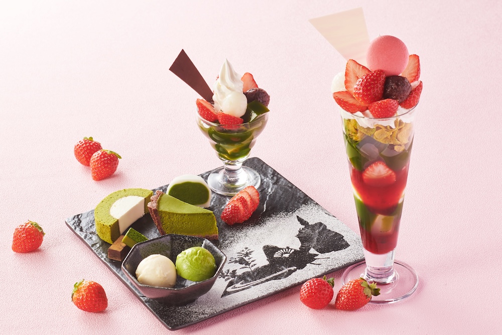 左から「源氏物語 いちご抹茶スイーツプレート」、「いちご抹茶パフェ」