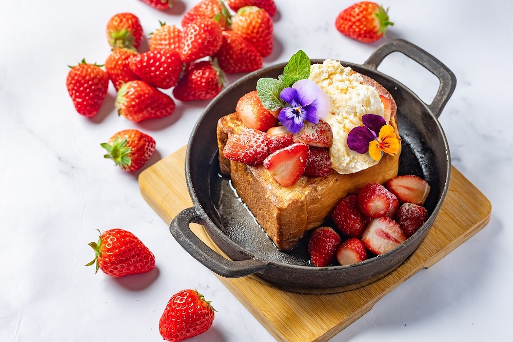 「紅ほっぺのフレンチトースト ホイップバターとバニラシロップ」イメージ