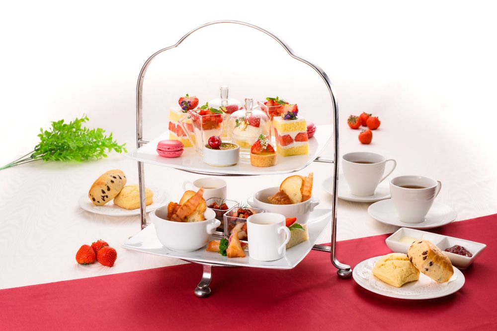 「ポム・ダダン アフタヌーンティー -苺と味わう甘美なひととき-」平日・税込み6,000円~、土日祝日・税込み6,500円~(いずれもサービス料含む)