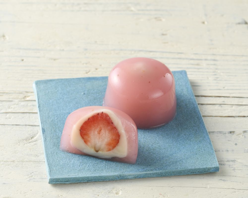 「菓子舗 間瀬」より販売される「玉いちご」税込み378円