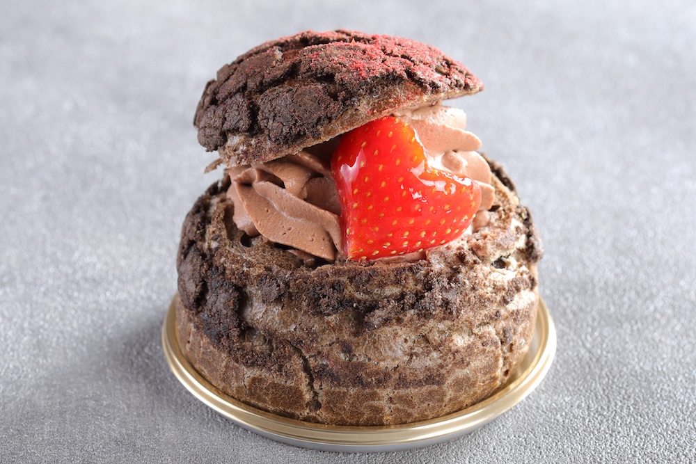 「いちごとチョコレートのシュークリーム」税込み600円