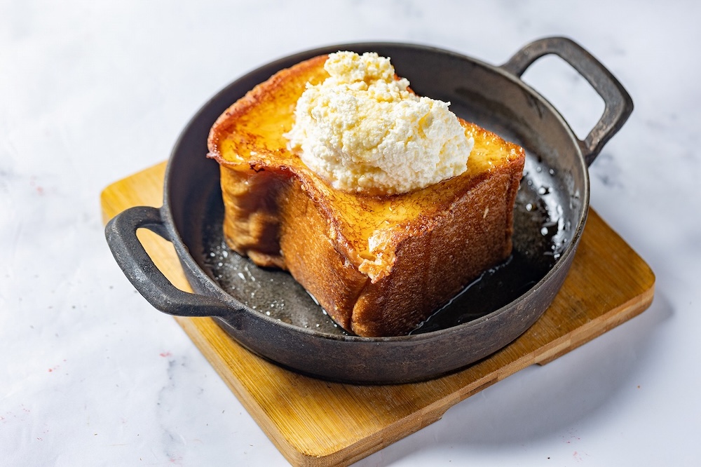 「フレンチトースト　ホイップバターとメープルシロップ」税込み1705円