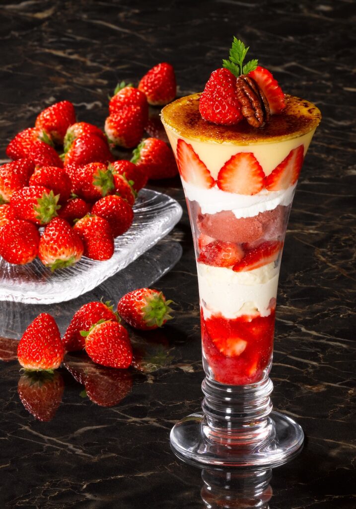 「苺のブリュレパフェ」税込み1,628円