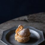 「ハヤセシュークリーム」2個・税込み1,900円（本店のみ、単品・税込み850円から）