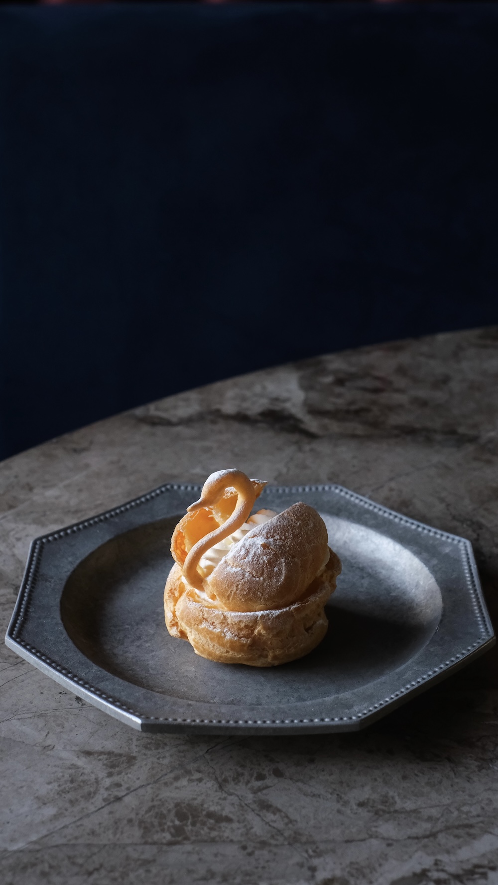 「ハヤセシュークリーム」2個・税込み1,900円（本店のみ、単品・税込み850円から）