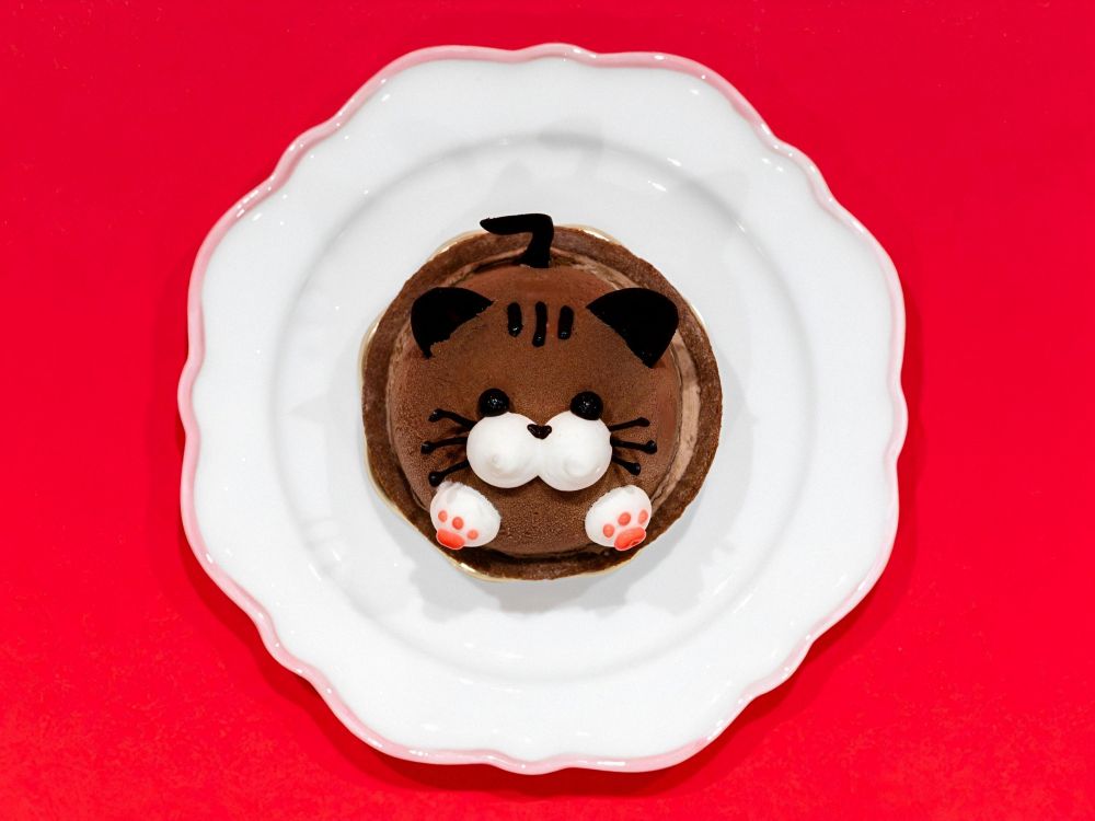 エキュート立川の「パティスリーハルミエール」より販売される「ニャンショコラ」税込み700円