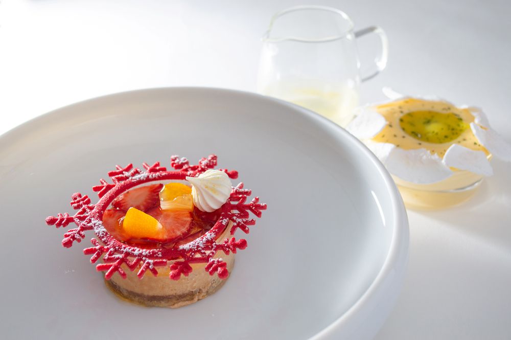 「コンフィチュール アッシュ」にて販売する「苺と柚子のデザート」ドリンク付き・税込み1,850円