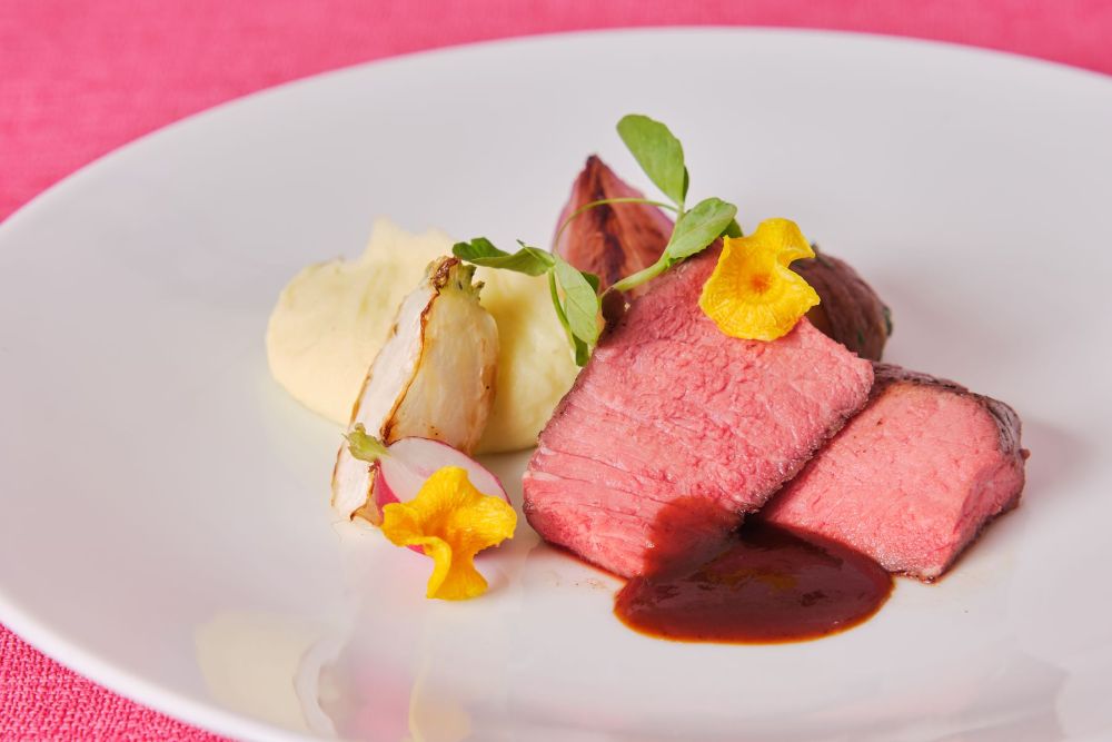 「ランチセット（ステーキ）」税込み3,000円（サービス料含む）