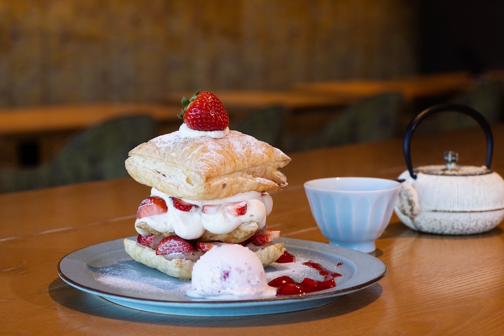 「いちごとミルクティーショコラの贅沢ミルフィーユ」イメージ