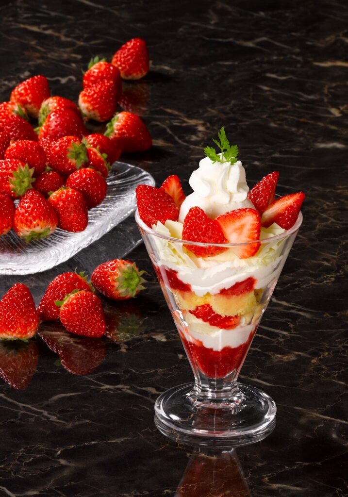 「苺のトライフルパフェ仕立て」税込み1,188円