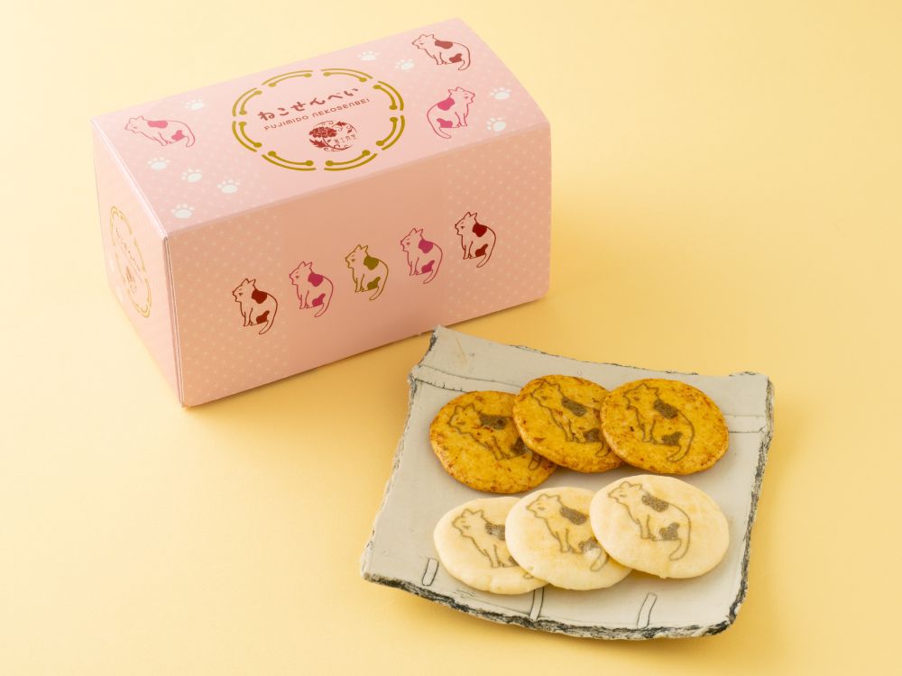 エキュート日暮里の「富士見堂」より販売される「ねこせんべい日暮里BOX」16枚入り・税込み1,620円