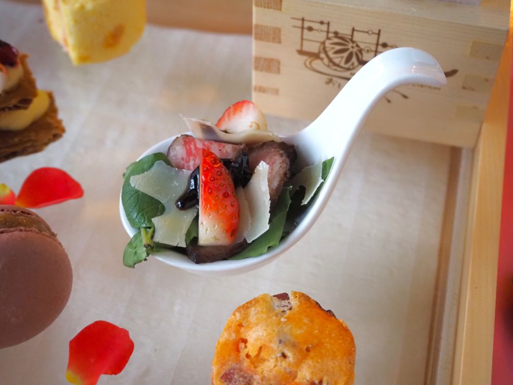 「苺に恋するストロベリーアフタヌーンティー」イメージ