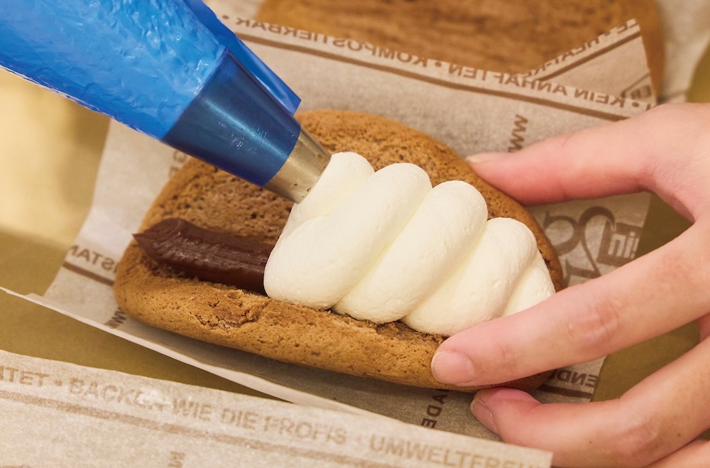 「パティスリー モンシェール」の阪急うめだ本店限定・各日160個限定「オムレット～ショコラ～」432円