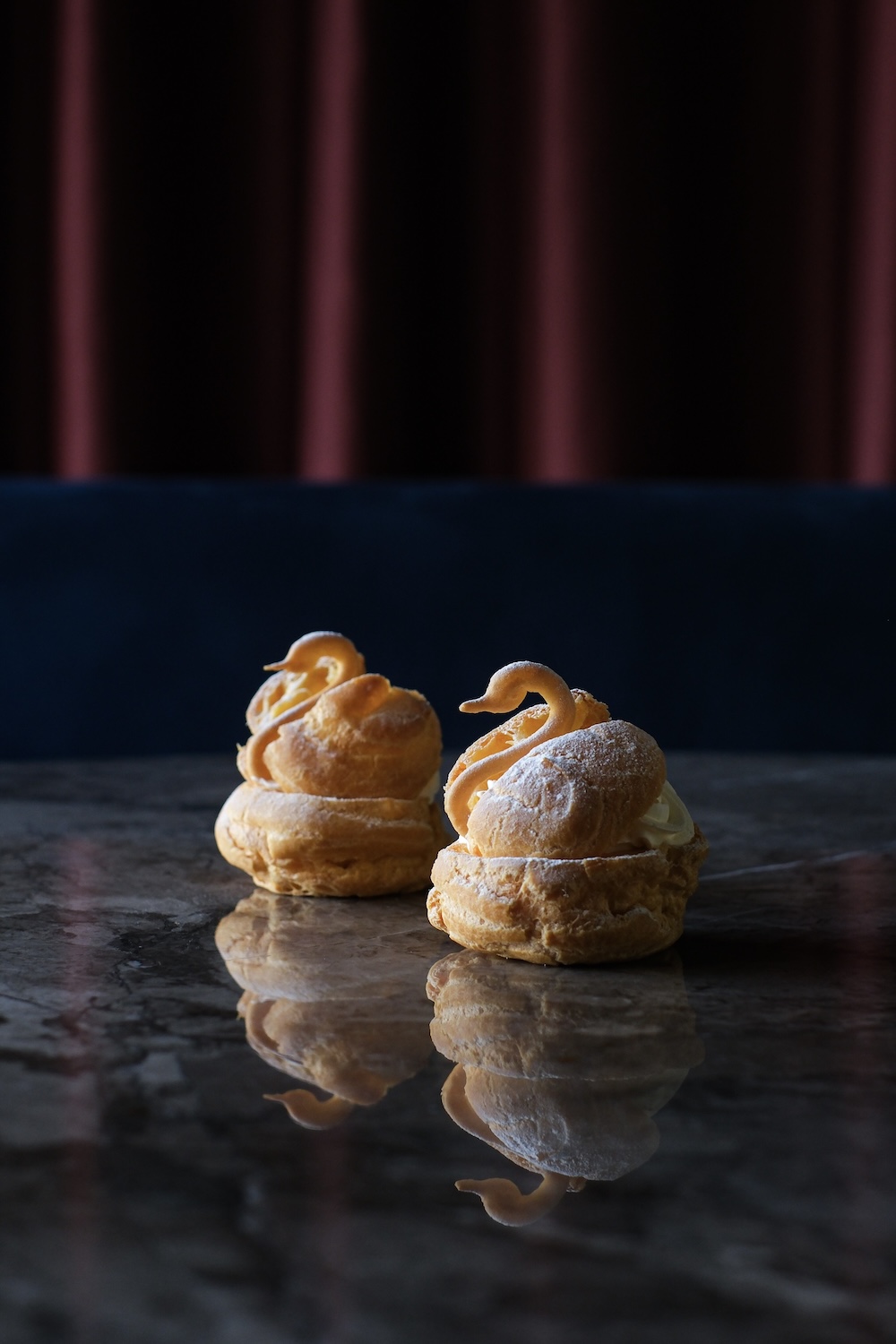 「ハヤセシュークリーム」2個・税込み1,900円（本店のみ、単品・税込み850円から）