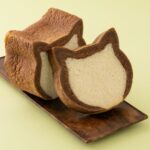 エキュート日暮里の「ル ビアン」より販売される「ネコ型食パン(白黒)」1個・税込み540円