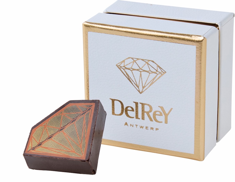 「デルレイ」の「ダイヤモンドショコラ（ストロベリー&レモンダイヤモンド）」918円