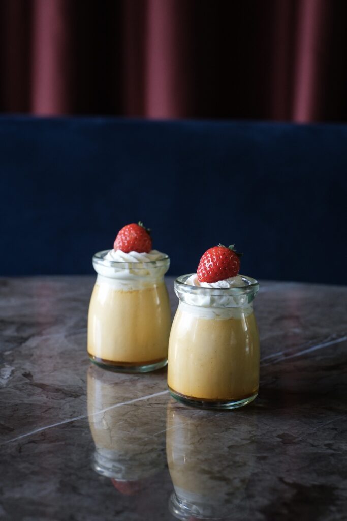 「ハヤセプリン」2個入り・税込み1,300円（本店のみ、イートインで単品・税込み550円から）