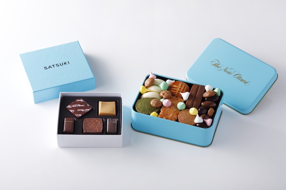 左から「SATSUKI CHOCOLATE」3,672円、「SATSUKI チョコレート＆クッキー缶」3,456円