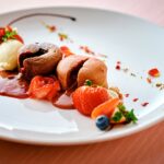 イートイン限定「いちごとチョコレートのとろ~りフォンダンショコラ」ドリンク付き・税込み3,000円(サービス料含む)