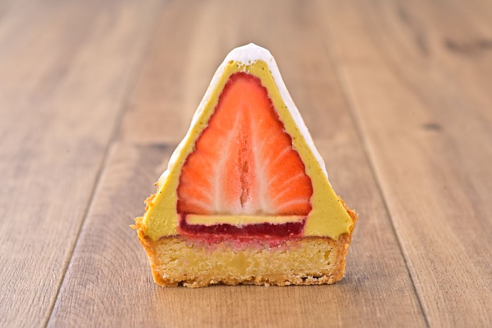 「コンフィチュール アッシュ」にて販売する「いちごとピスタチオのタルト」税込み1,200円