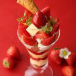 日比谷シャンテ限定「あまおう苺のナポレオンパフェ」税込み3,300円