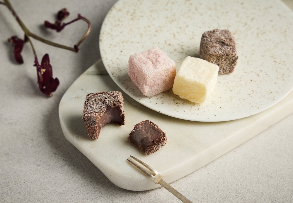 「サトミフジタ by カメヤヨシナガ」の阪急うめだ本店限定アソート「cubeチョコレート小餅」1,350円