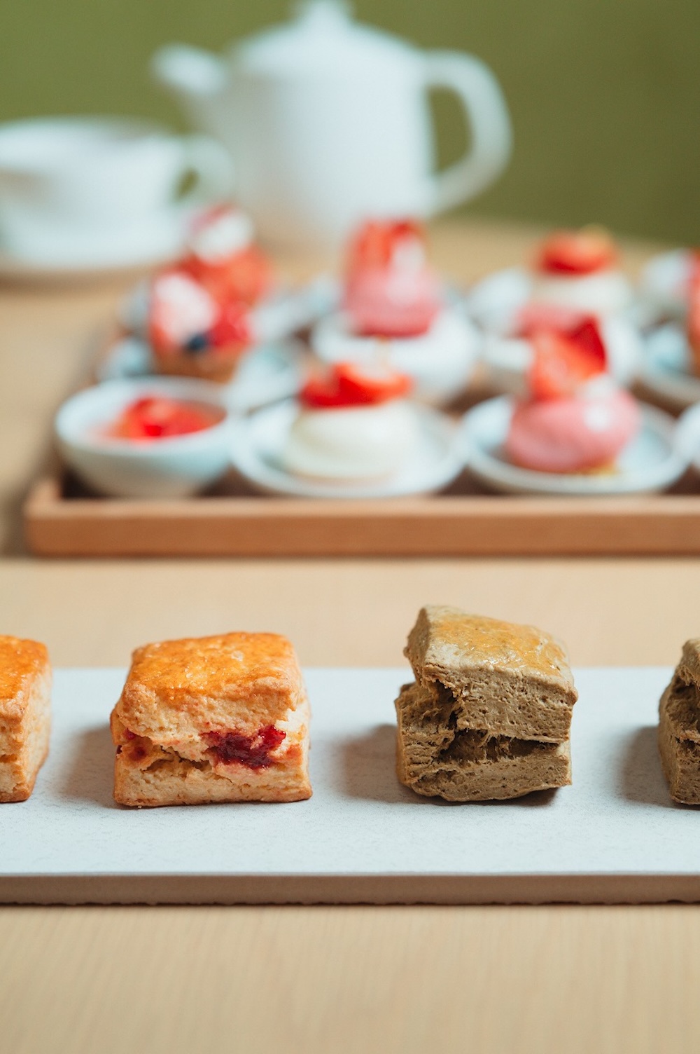 東京エディション銀座の「ソフィーズ ストロベリー アフタヌーンティー」イメージ