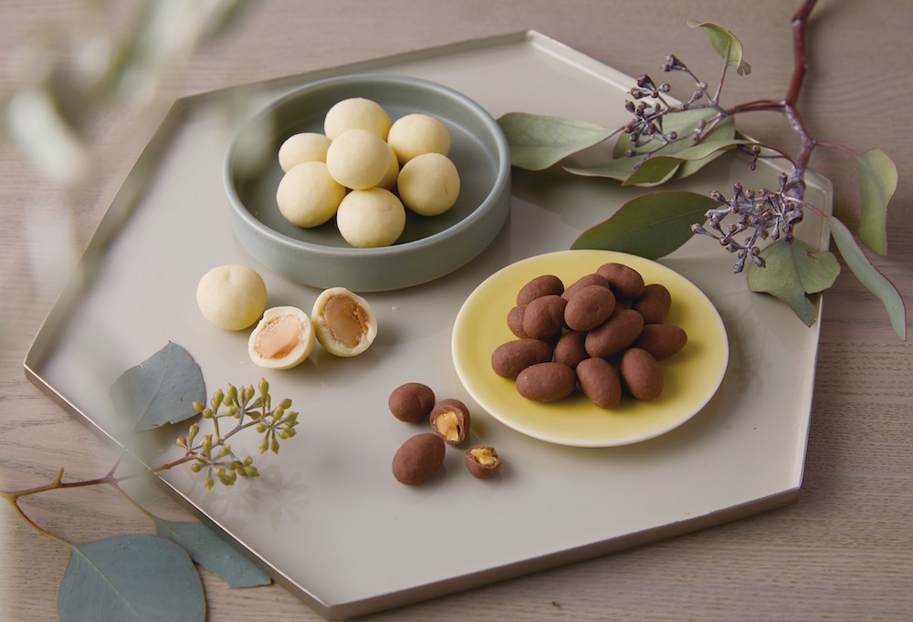 「軽井沢いぶる」の「燻製ナッツチョコレート」1,581円〜