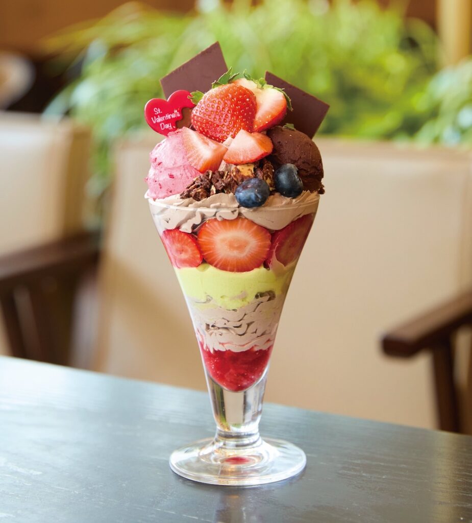 「丸福珈琲」の「ストロベリーノワール」1,980円〜