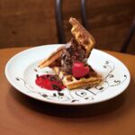 「オールスターダイニング」の「ちょこと恋するワッフル」1プレート・1,680円