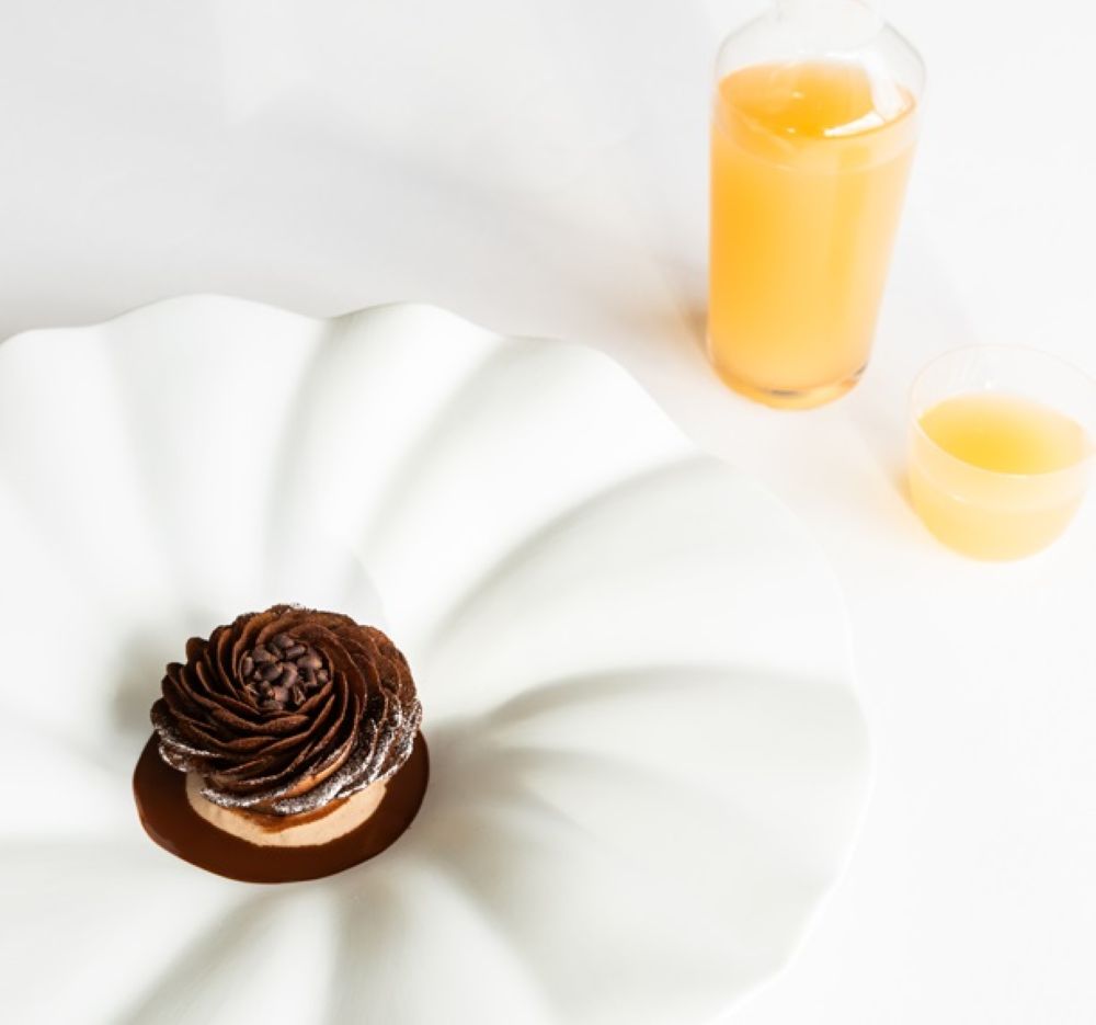 1月21日～1月23日に「プラン クール（PLEIN COEUR）」より販売される「ショコラ ヴァニーユ ローズ」6,000円（別途ドリンク）