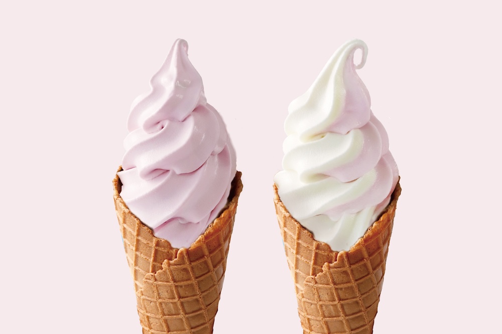 阪神梅田本店限定「あさぎり牛乳ソフトクリーム〈いちご〉／〈いちご＆ミルク〉」各・税込み579円