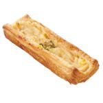 1月4日より販売される「えびグラタンパイ」税込み213円