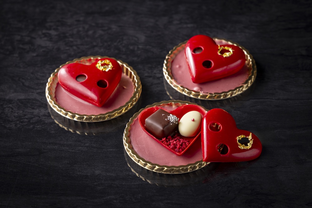 「ビジューハート」Sサイズ・税込み1,450円、Lサイズ・税込み8,400円