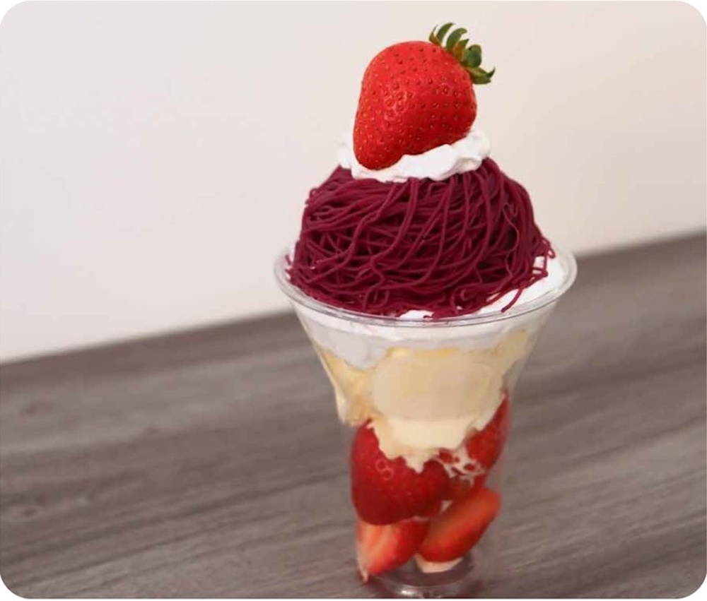 「京都金ノ華嵯峨嵐山店」の「苺と紫芋のパフェ風アイス」1,375円