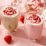 オプションメニューの「抹茶&ストロベリーラテ」、「桜&ストロベリーラテ」各種税込み1,150円（サービス料含む）