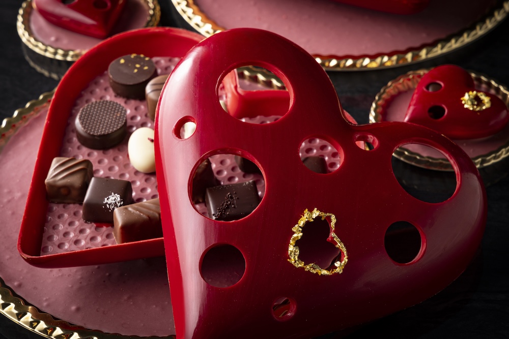 「ビジューハート」Sサイズ・税込み1,450円、Lサイズ・税込み8,400円