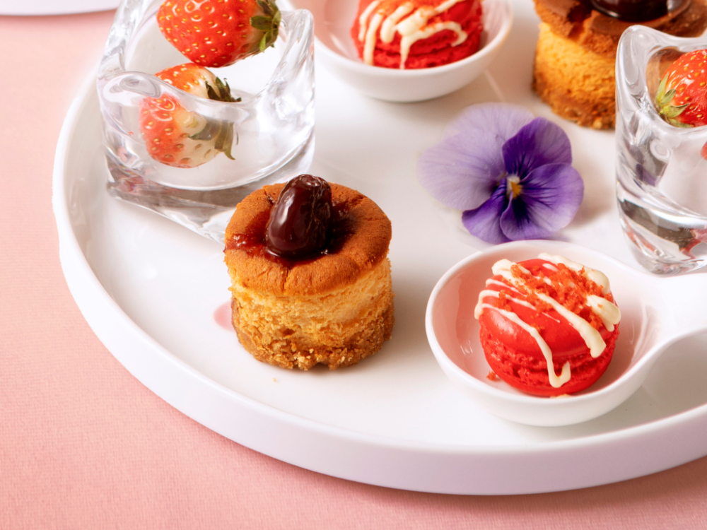 「Very Berry! 苺とSAKURAでときめく 春のアフタヌーンティー」イメージ
