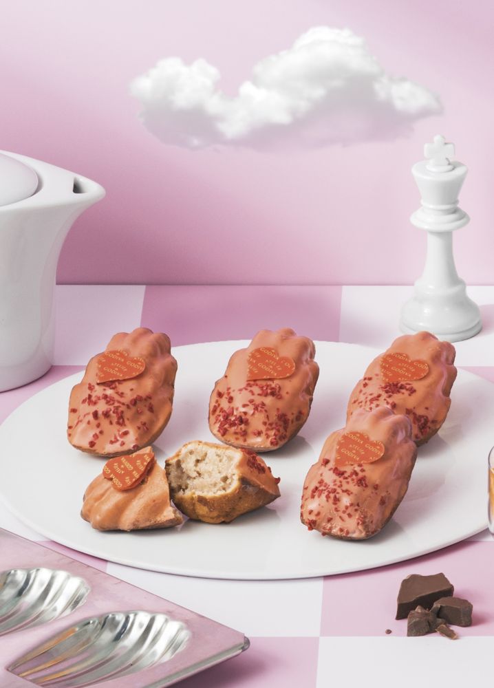 西武池袋本店にて2月14日まで販売中の「マドレーヌ ラズベリーホワイトチョコレート バレンタイン限定」税込み486円