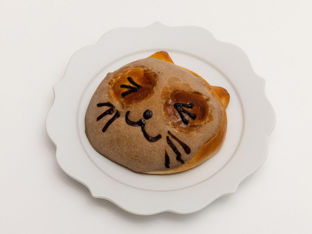 エキュート立川の「R baker mini」より、各日10個限定で販売される「ニャーゴのパン」税込み380円