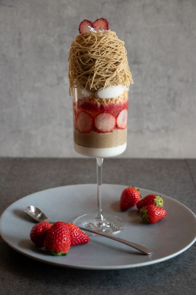 「和栗と季節の果物パフェ “国産いちご“」イートイン・税込み2,970円