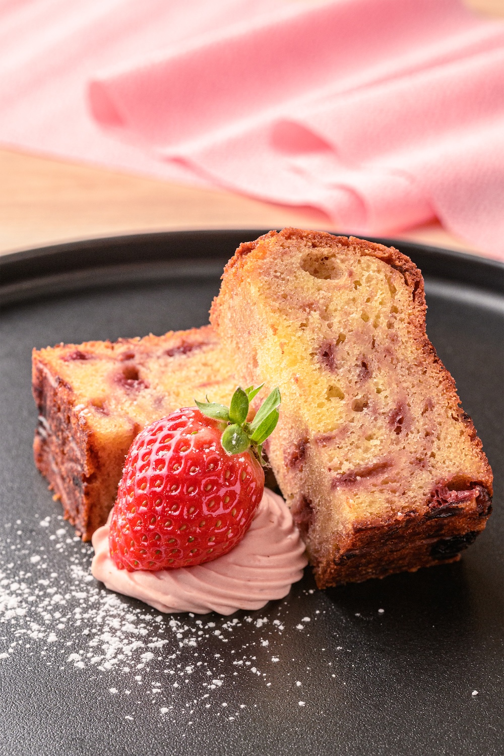 「いちごのパウンドケーキ」税込み600円（サービス料含む）