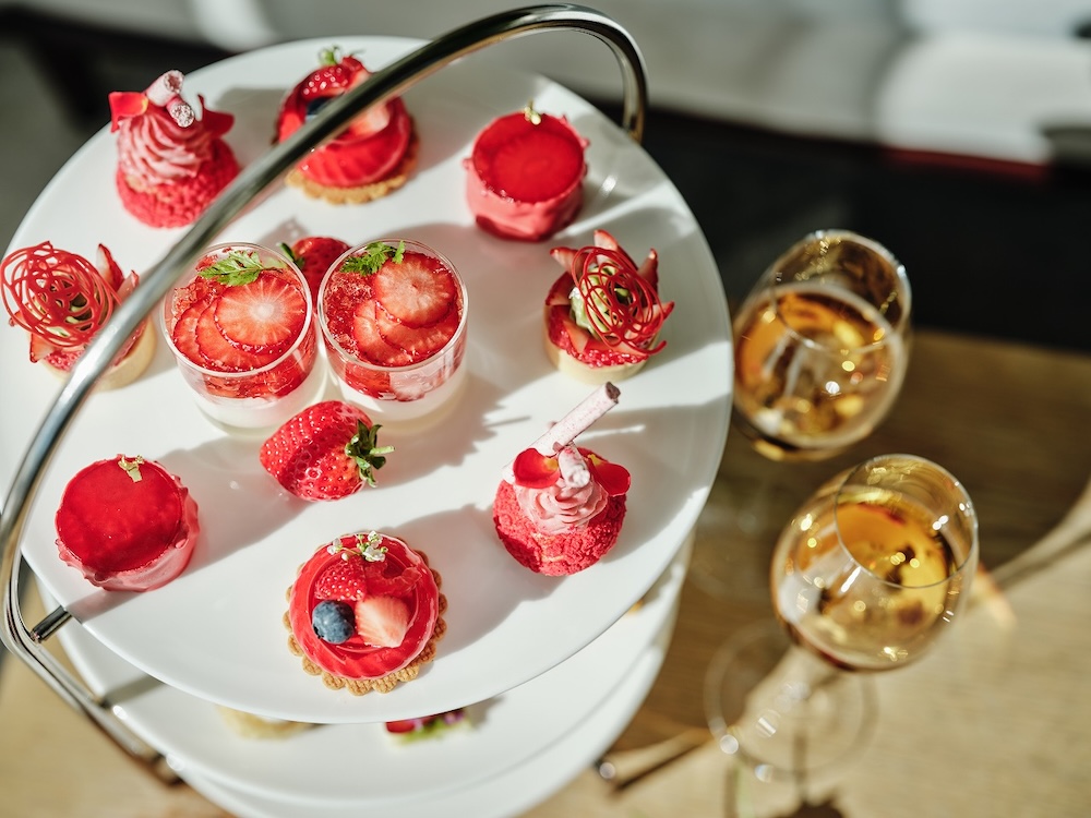 東京エディション虎ノ門の「ソフィーズ ストロベリー アフタヌーンティー」イメージ