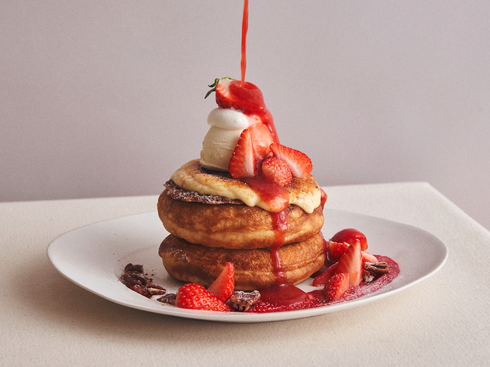 「“あすかルビー”いちごと焦がしブリュレのパンケーキ いちごソース」税込み1,760円