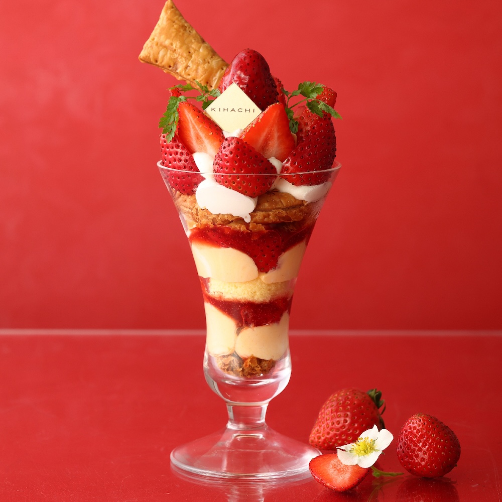 日比谷シャンテ限定「あまおう苺のナポレオンパフェ」税込み3,300円